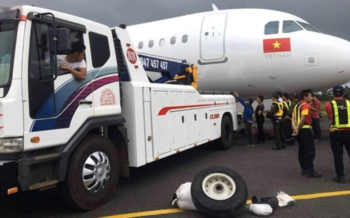 Thu bằng lái 2 phi công VietJet sau sự cố máy bay văng bánh