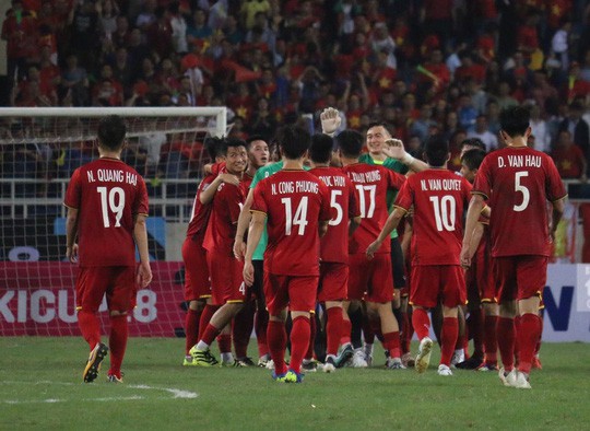 Đội tuyển Việt Nam nhận mưa tiền thưởng khi lọt vào chung kết AFF Cup