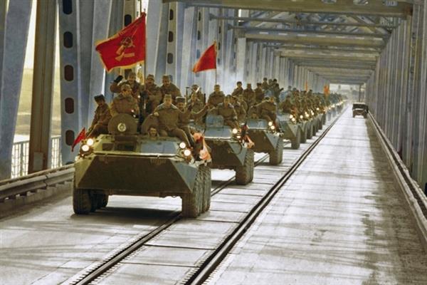 Ảnh tư liệu về cuộc rút lui của quân đội Liên Xô khỏi Afghanistan