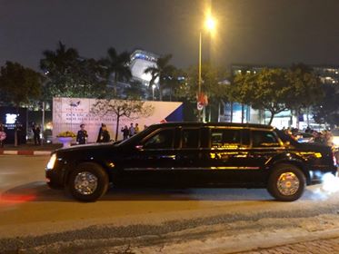 'Quái thú' rời đại bản doanh đi đón Tổng thống Mỹ Trump