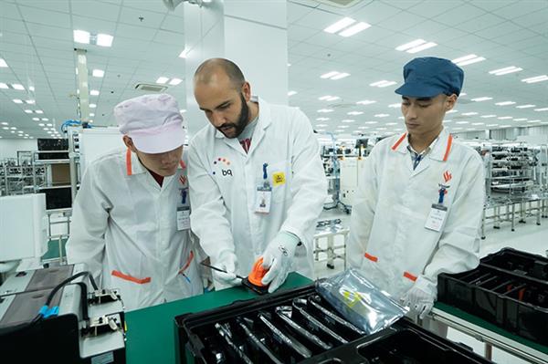 Vingroup cấp 1.100 học bổng du học toàn phần đào tạo thạc sĩ, tiến sĩ KHCN