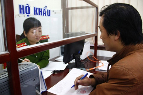 Hàng loạt thủ tục hành chính 'xóa tên' hộ khẩu
