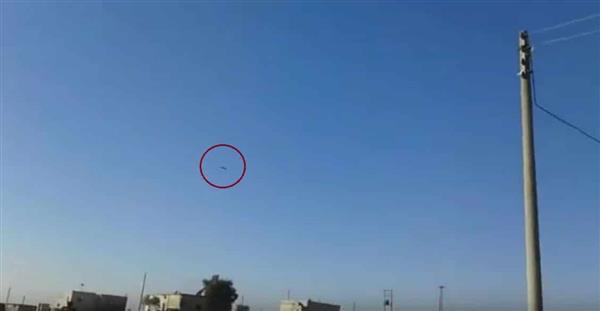 Xem tên lửa hành trình Nga xé gió, thổi bay căn cứ phiến quân ở Syria