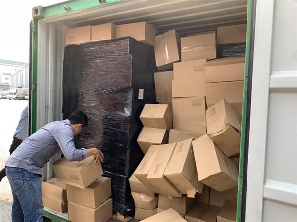 Hàng ngàn hộp sữa, váng sữa, dầu gội của Pháp nhập lậu về cảng Cát Lái