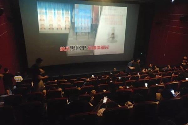 Đòi nợ kiểu Trung Quốc: Bêu tên trong rạp phim 'Avengers: End Game'