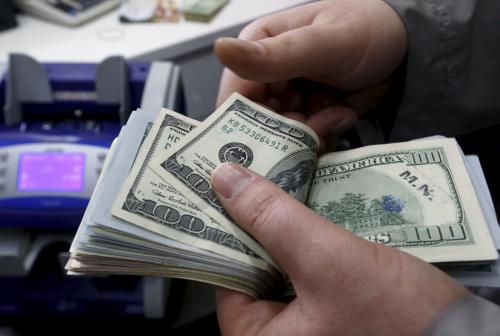 Giá USD chạm mức cao nhất 13 năm rưỡi