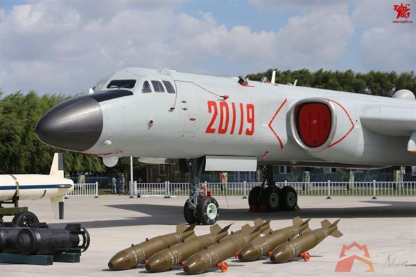 Trung Quốc khoe oanh tạc cơ H-6K 