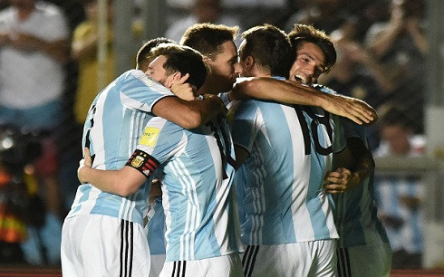 Messi rực sáng, Argentina đánh bại Colombia