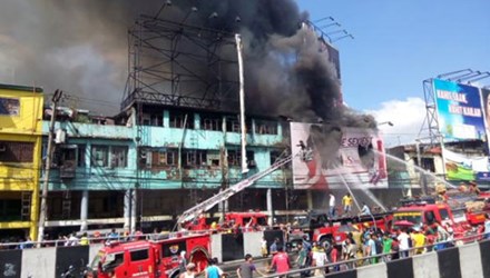 Cháy lớn ở thủ đô Philippines khiến ngàn người 'màn trời chiếu đất'