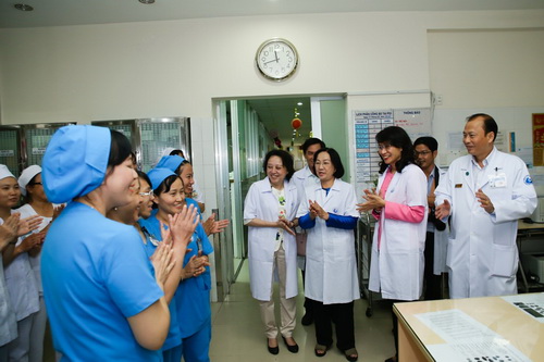 Chào đón công dân nhí đầu tiên của năm Bính Thân