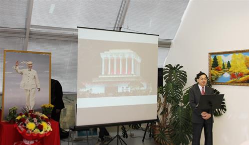 Tổng lãnh sự quán Việt Nam tại Ekaterinburg kỷ niệm 125 năm Ngày sinh Chủ tịch Hồ Chí Minh