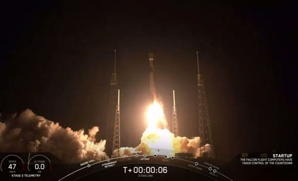 SpaceX phóng 60 vệ tinh đầu tiên cung cấp Internet tốc độ cao, giá rẻ