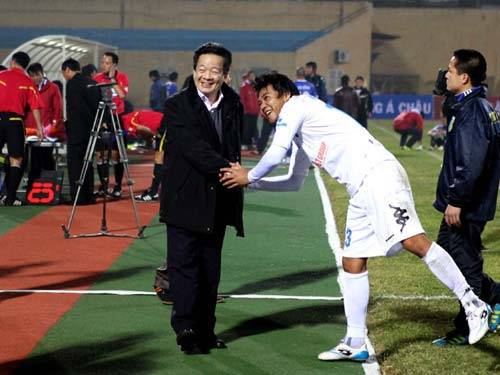 Bóng đá Việt Nam: Thưởng 500 triệu và chuyện lách luật