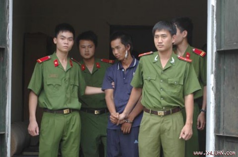 Rùng mình với thủ tục 'chào buồng' tội phạm hiếp dâm