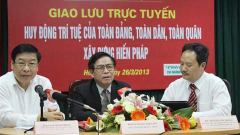 “Chính sách trên trời, cuộc đời dưới đất”