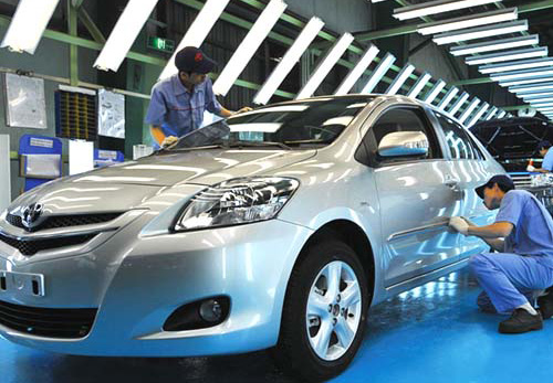 Ngoài ốc vít, Việt Nam 'bó tay' với sơn ôtô