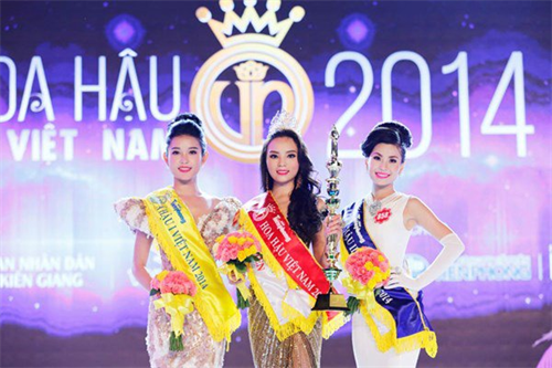 Hoa hậu và “mũi tên hòn đạn” của người Việt
