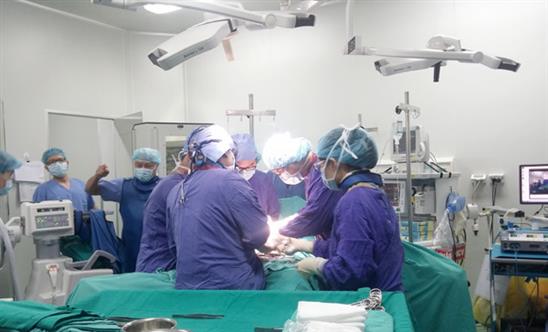 Bác sĩ Việt 'thổi bay' thoát vị đĩa đệm