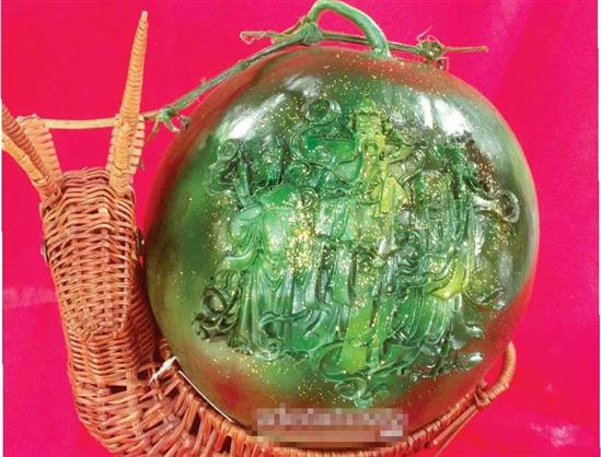 Dưa hấu hình khỉ: 1 triệu đồng/cặp thờ Tết