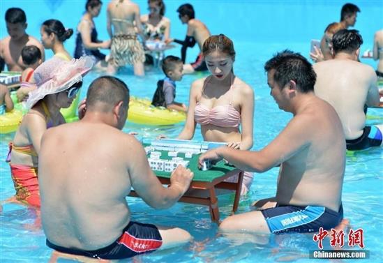 Thử xem các bãi biển của Trung Quốc đông đúc đến mức nào?