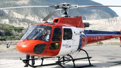 Trực thăng đón bé gái đi chữa bệnh rơi, 7 người thiệt mạng