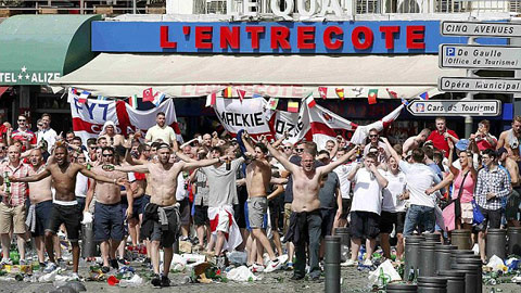 CĐV Anh bị dằn mặt trước trận gặp Iceland.