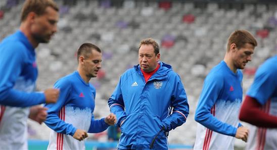 Dân Nga tiếp tục đòi giải thể đội tuyển bóng đá quốc gia