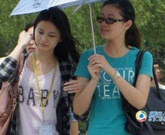 Trung Quốc: Cô giáo xinh như mộng gây xôn xao mạng
