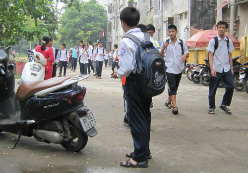 Thầy giáo bị tố đánh vợ gãy cổ dạy trò rất giỏi