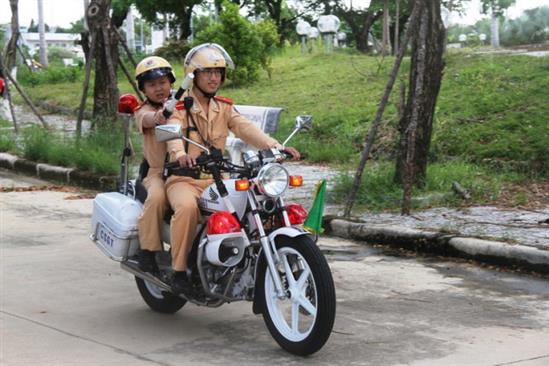 Đà Nẵng giúp cậu bé ung thư thực hiện ước mơ làm cảnh sát