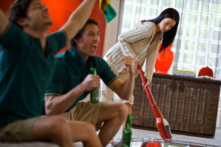 Tuyệt chiêu “trả đũa” chồng ham vui của người vợ trẻ