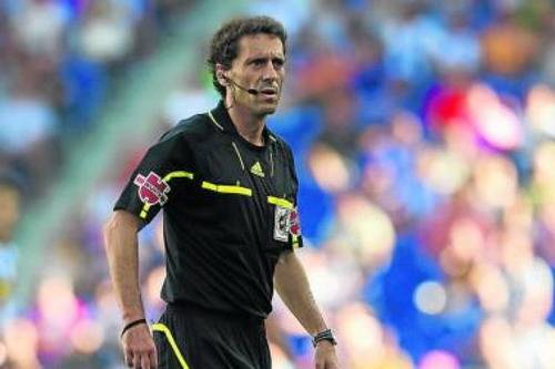 Người phát ngôn của Mourinho đem cả bố của trọng tài ra để cạnh khóe