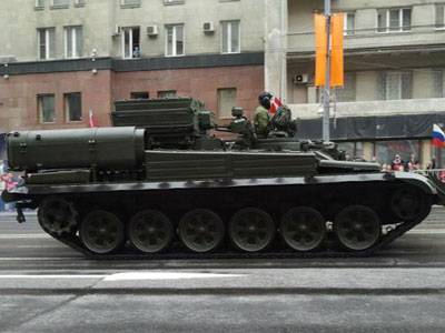 Tên lửa, xe bọc thép “khủng” của Nga dưới ống kính sinh viên Việt Nam