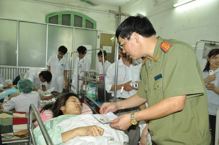 Hai anh em cướp vàng đối mặt 4 tội danh
