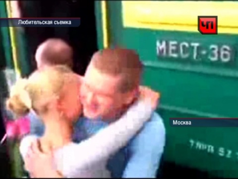 Nga: Vợ bị người nước ngoài đánh, chồng kéo 200 cư dân mạng 