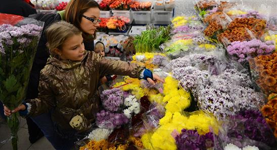 Ngày 1 tháng 9 học sinh Nga sẽ tặng thầy cô giáo hoa tươi từ Việt Nam