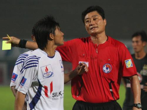 Chuyện về trọng tài 'lì đòn' nhất Việt Nam