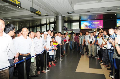 12 thuyền viên trở về: Hạnh phúc vỡ òa (Có video)