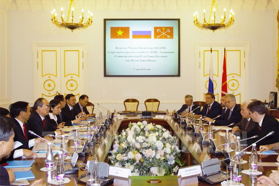 Bí thư Thành ủy TPHCM Nguyễn Thiện Nhân hội đàm với Thống đốc TP Saint Petersburg (Nga) G. Paltavchenko