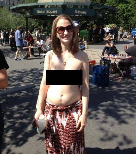 Thiếu nữ khỏa thân… đòi bình đẳng giới