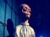 Bị người ngoài hành tinh ép làm 