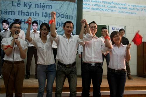 Thành Đoàn TP Voronezh LB Nga chào đón lễ kỉ niệm ngày thành lập Đoàn thanh niên