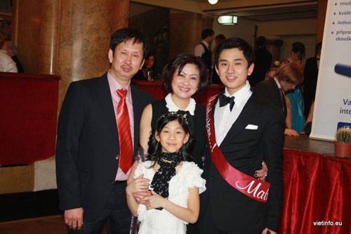 Tài năng trẻ của người Việt xa quê