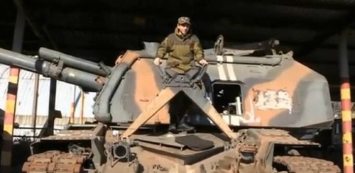 Hé lộ chuyện trẻ em cầm súng ở Ukraine