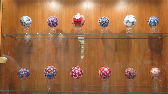 Những quả cầu tình yêu và tình yêu nghệ thuật của cô gái Việt tại LB Nga