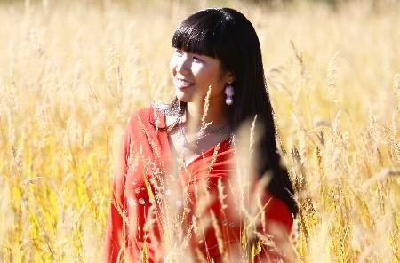 Cô gái người Tày xinh đẹp giữa xứ Bạch Dương