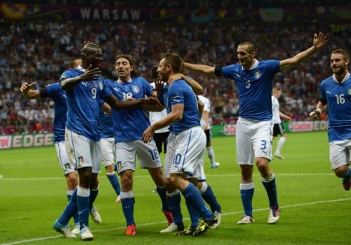 Đức 1 - 2 Italia: 'Siêu' Balotelli bắn nát 'xe tăng' Đức