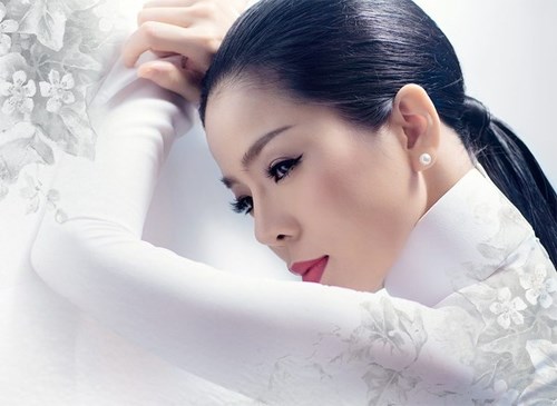 Ca sĩ Lệ Quyên bị phạt 4 triệu đồng vì cho con tè vào túi nôn trên máy bay