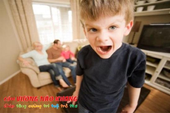 Trẻ chậm nói và tăng động có mắc chứng tự kỷ?