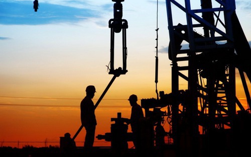 OPEC gây thất vọng, giá dầu lao dốc 5%